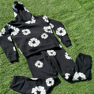 Denim Tears The Cotton Wreath Sweatshirt
Black